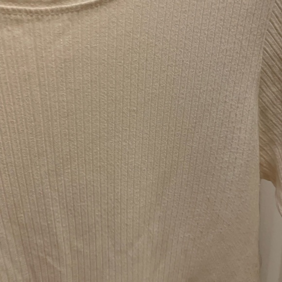 Korean Style Ribbed White Tee - Picture 4 of 4
